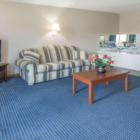 Super 8 By Wyndham O'Fallon Mo/St. Louis Area Екстер'єр фото